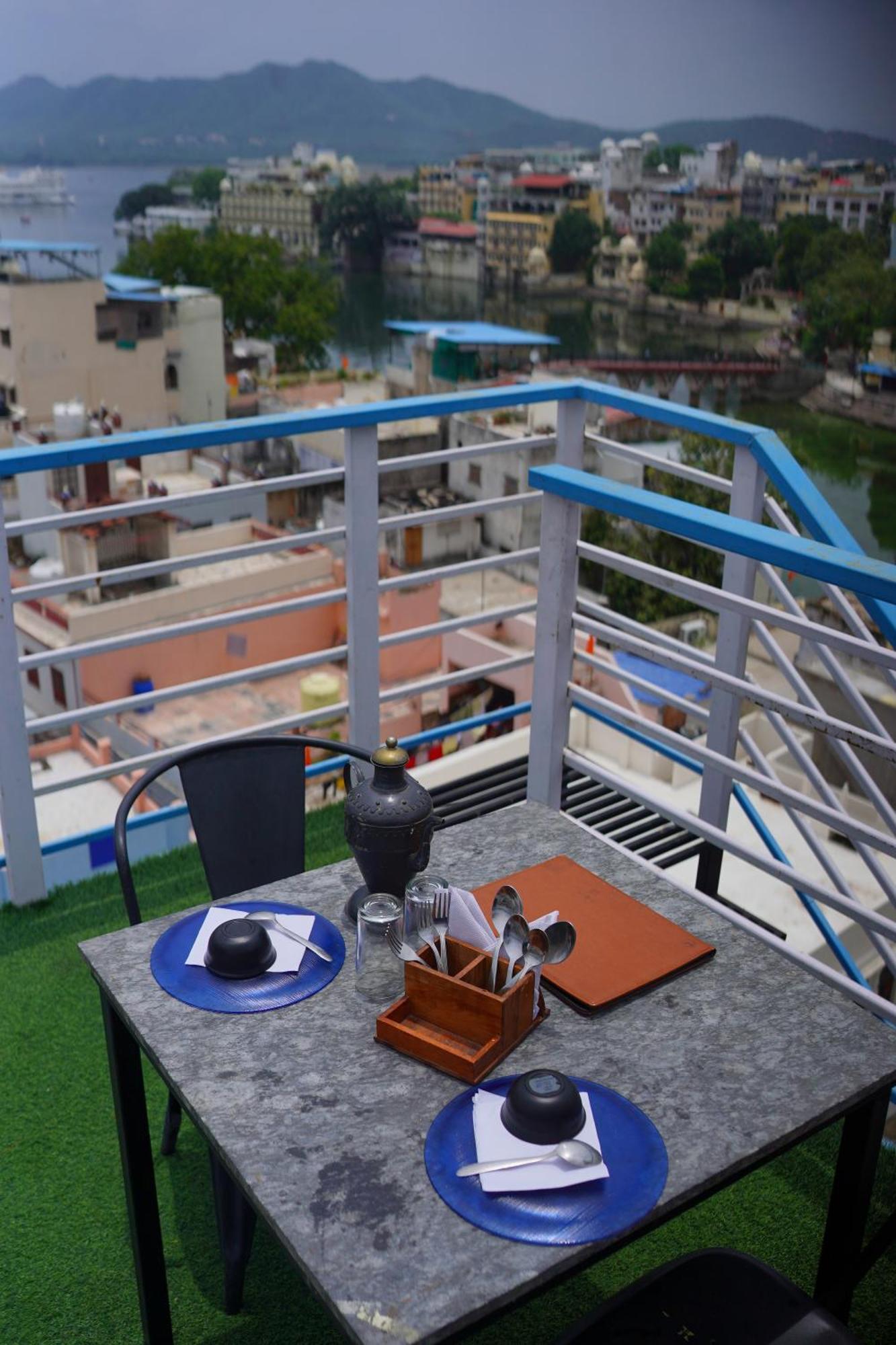 Hotel Lake Bridge أُودايبور المظهر الخارجي الصورة